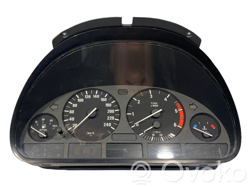 Speedometer (in the instrument panel)