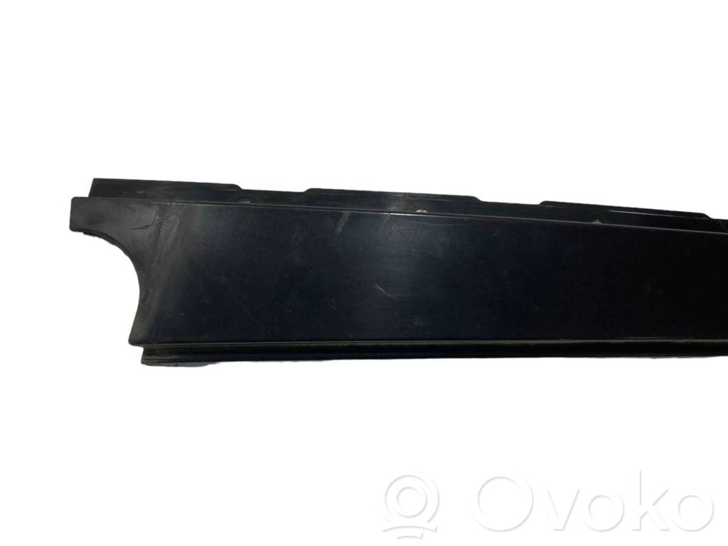 Aizmugurē durvju stikla apdare