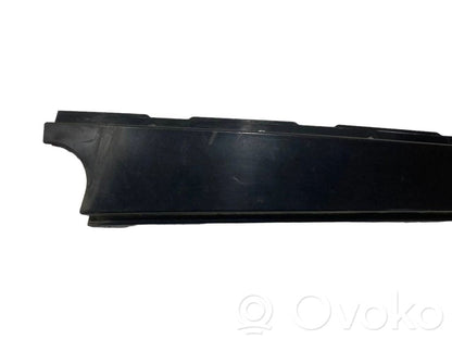 Aizmugurē durvju stikla apdare