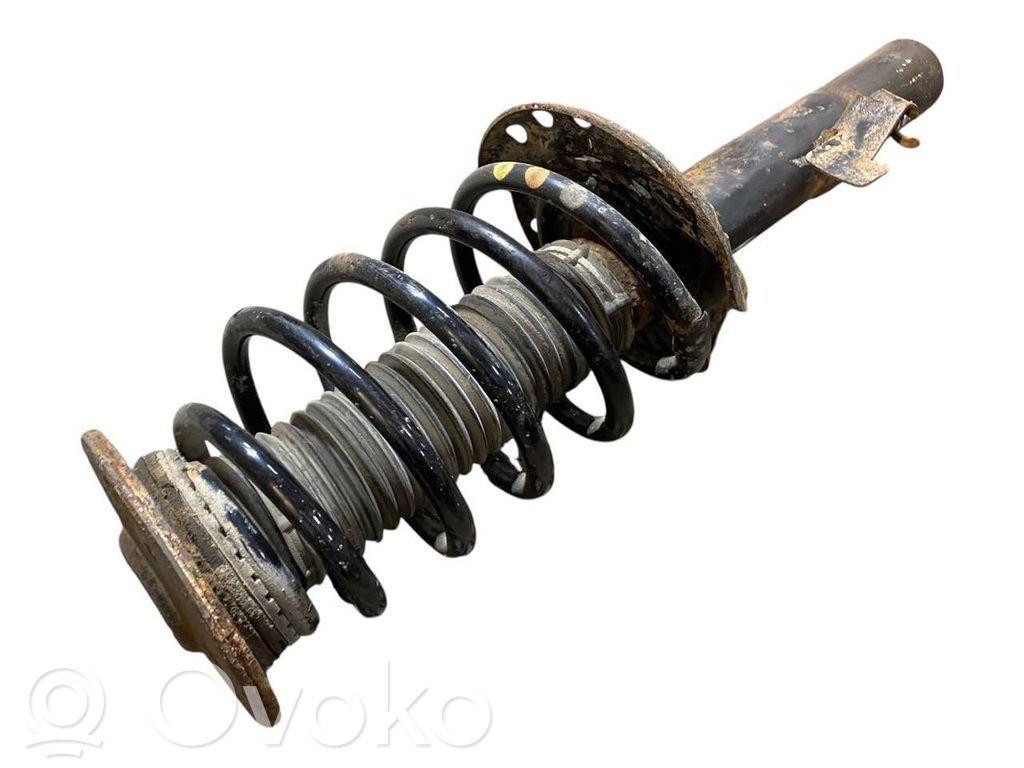 Priekšpusē amortizators ar atsperi