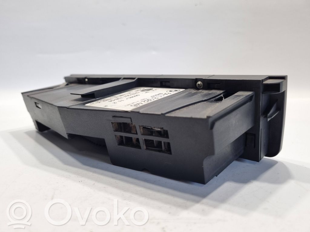 Gaisa kondicioniera / klimata kontroles / salona apsildes vadības bloks (salonā)