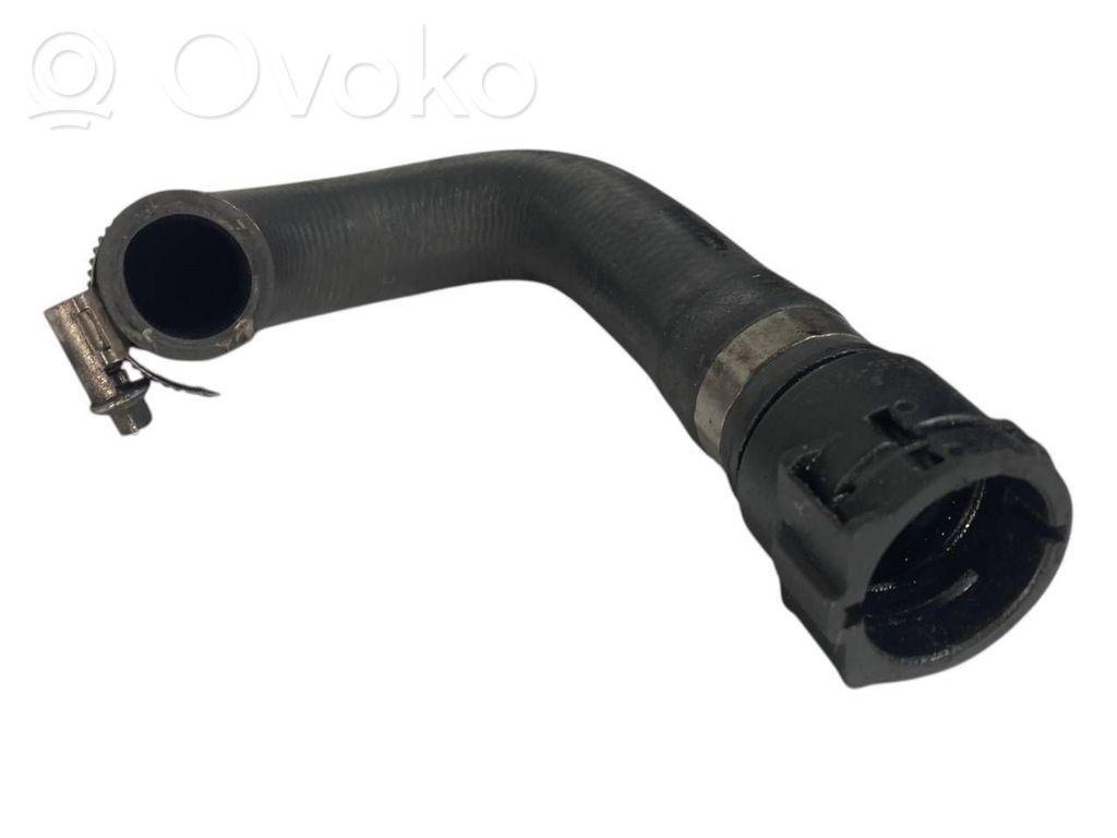 Caurulīte (-es) / šļūtene (-es)