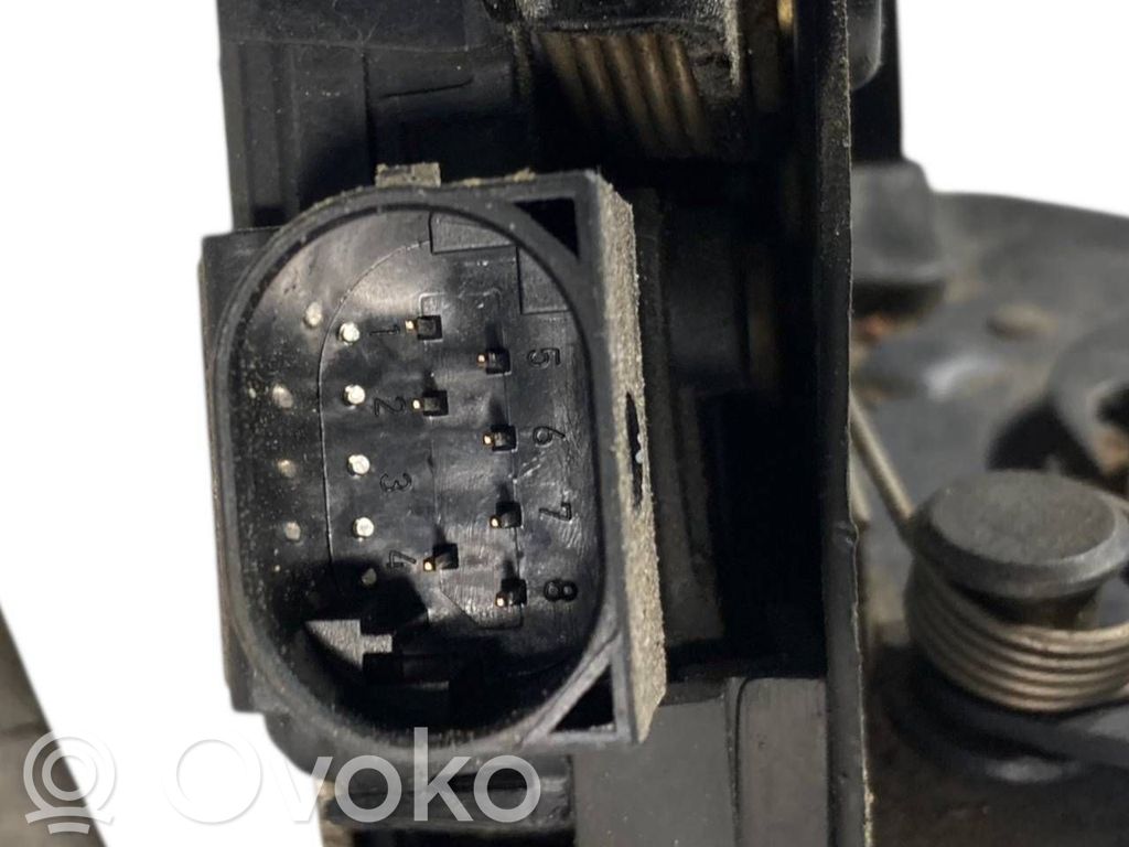 Aizmugurē slēdzene