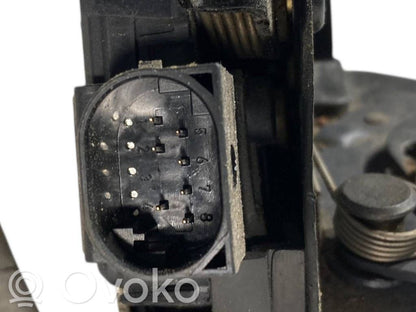 Aizmugurē slēdzene