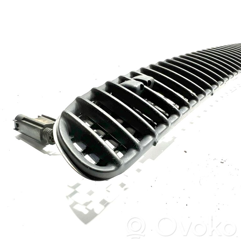 Декоративная решетка капота