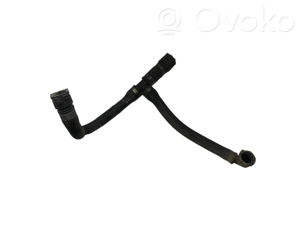 Caurulīte (-es) / šļūtene (-es)