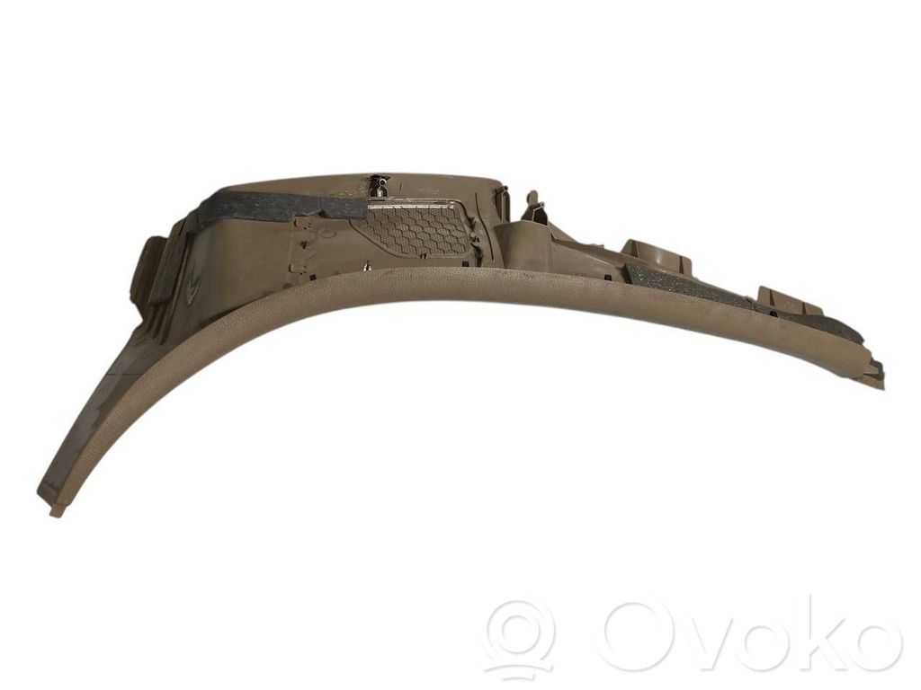 (D) statņa dekoratīvā apdare (apakšdaļa)