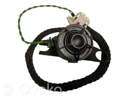 Augsto frekvenču skaļrunis (-i) priekšējās durvīs