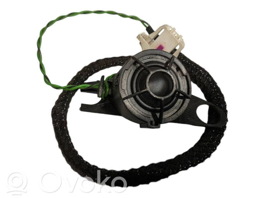 Augsto frekvenču skaļrunis (-i) priekšējās durvīs