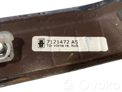 Priekšpusē dekoratīvās apdares lenta