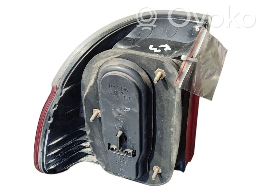 Aizmugurējais lukturis virsbūvē