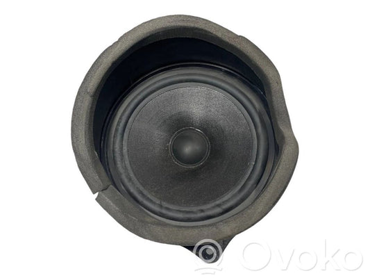 Speaker(s) in front door