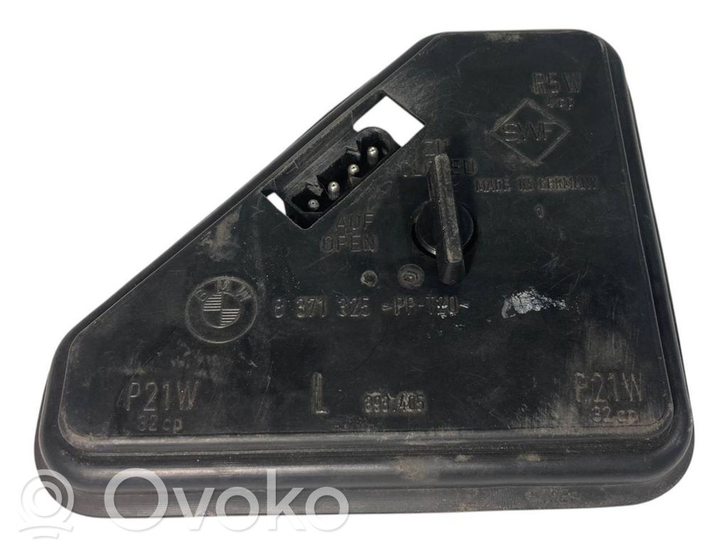 Aizmugures spuldzes vāka turētājs