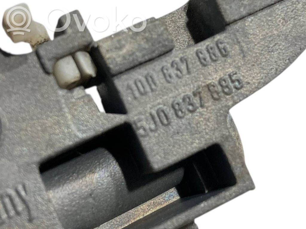 Priekšpusē turētājs / kronšteins ārējam atvēršanas rokturim