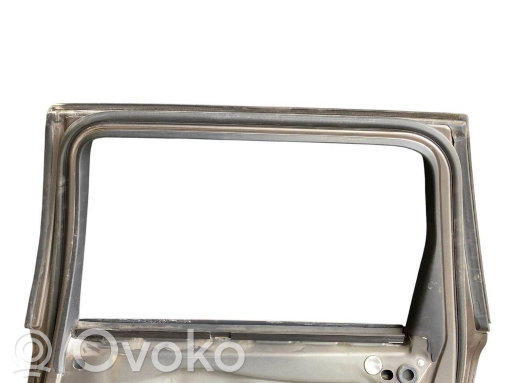 Aizmugurējās durvis