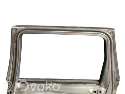 Aizmugurējās durvis