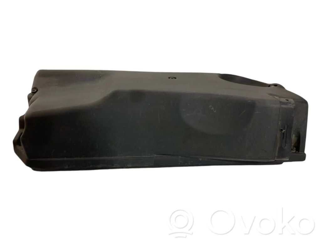 Engine cover (decorative trim)