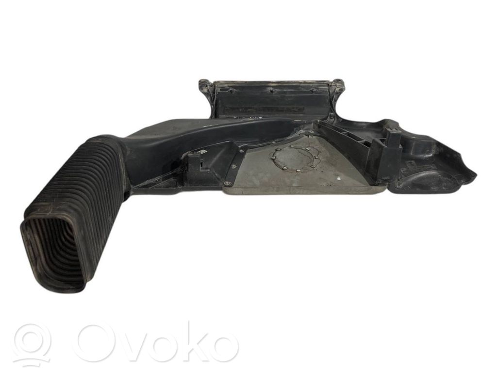 Dzinēja pārsegs (dekoratīva apdare)