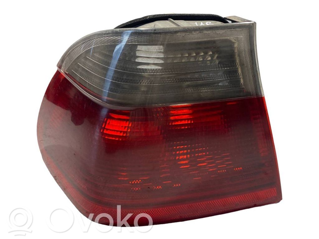 Aizmugurējais lukturis virsbūvē