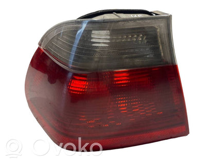 Aizmugurējais lukturis virsbūvē