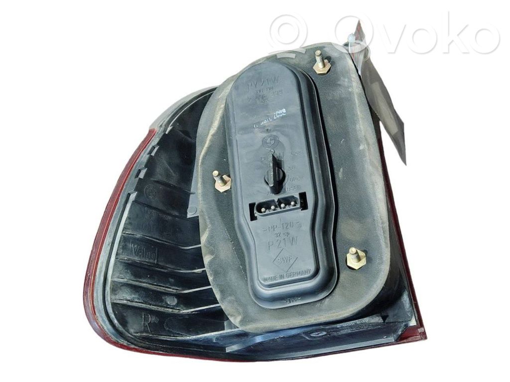 Aizmugurējais lukturis virsbūvē