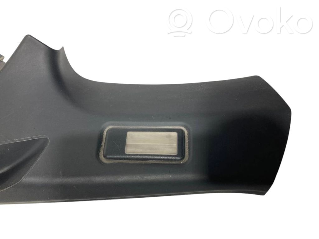 (D) statņa dekoratīvā apdare (augšdaļa)