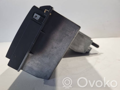 Radio / CD/DVD atskaņotājs / navigācija