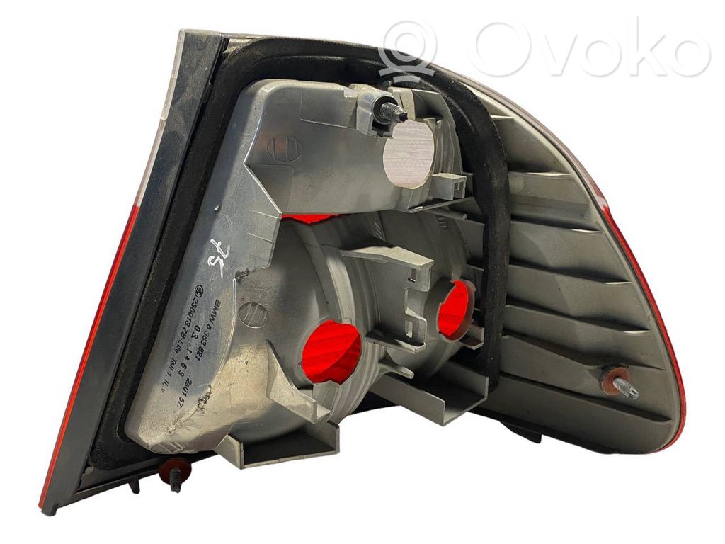 Aizmugurējais lukturis virsbūvē