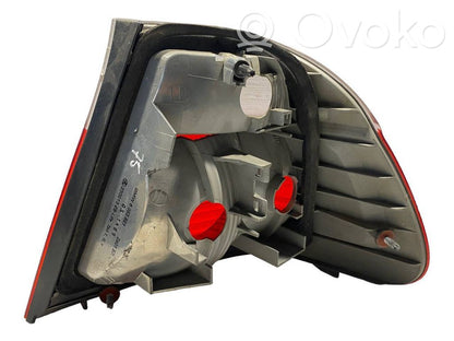 Aizmugurējais lukturis virsbūvē