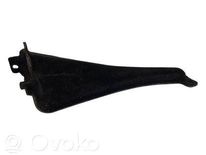 (D) statņa dekoratīvā apdare (apakšdaļa)