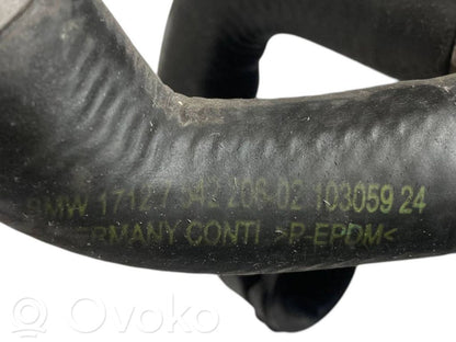 Caurulīte (-es) / šļūtene (-es)