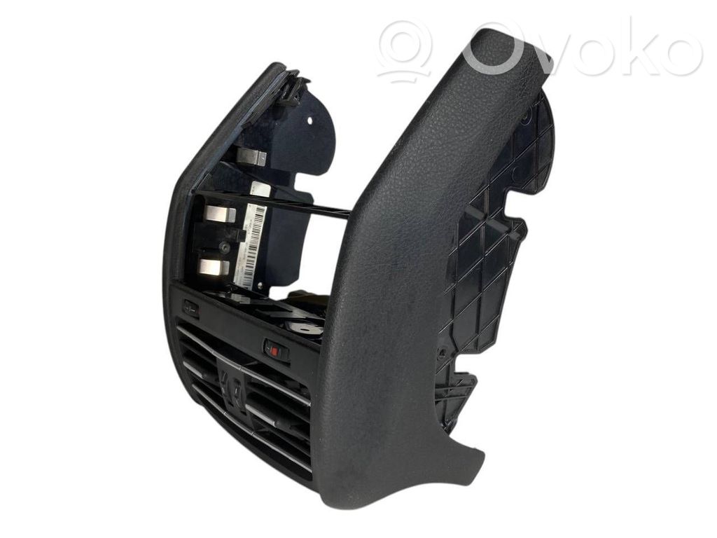 Задняя воздухо-вентиляционная решетка