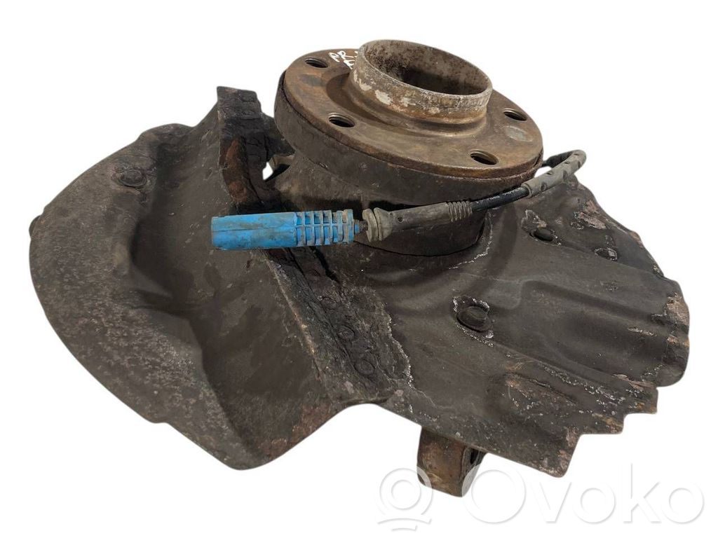 Priekšējā riteņa rumbas vārpstas šarnīrs (stupica, capfa)