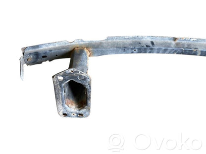 Priekšpusē bampera sija / balka