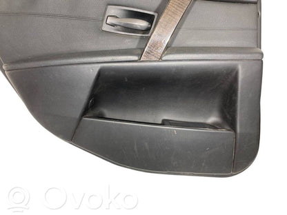 Apšuvums aizmugurējām durvīm