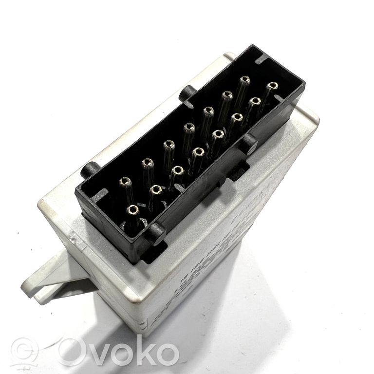 Piekabes āķa vadības bloks