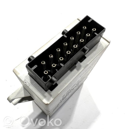 Piekabes āķa vadības bloks