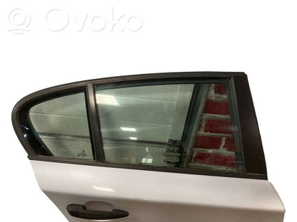 Aizmugurējās durvis