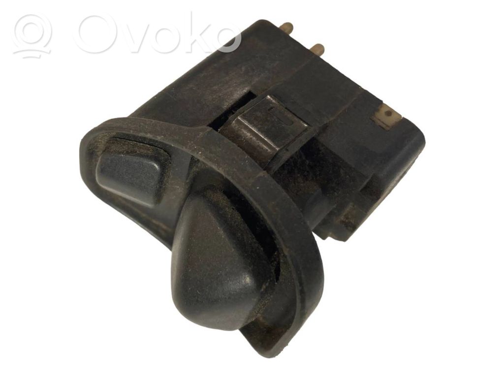 Sānu spoguļu slēdzis