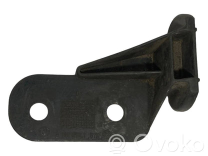 Priekšpusē bampera turētājs