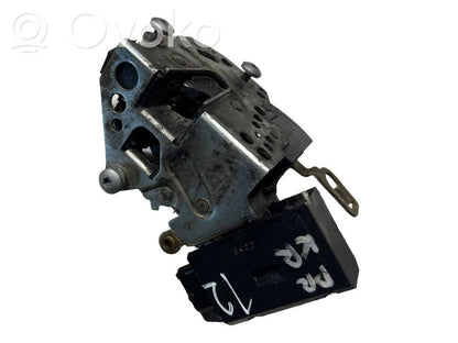 Priekšpusē slēdzene