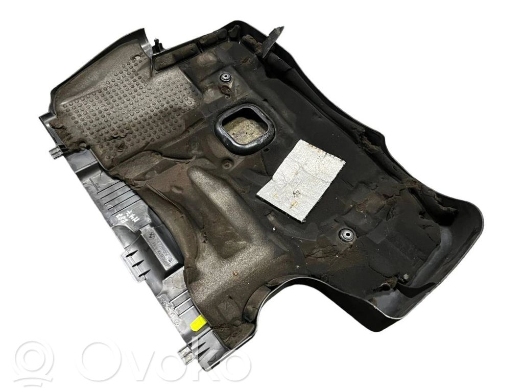 Engine cover (decorative trim)