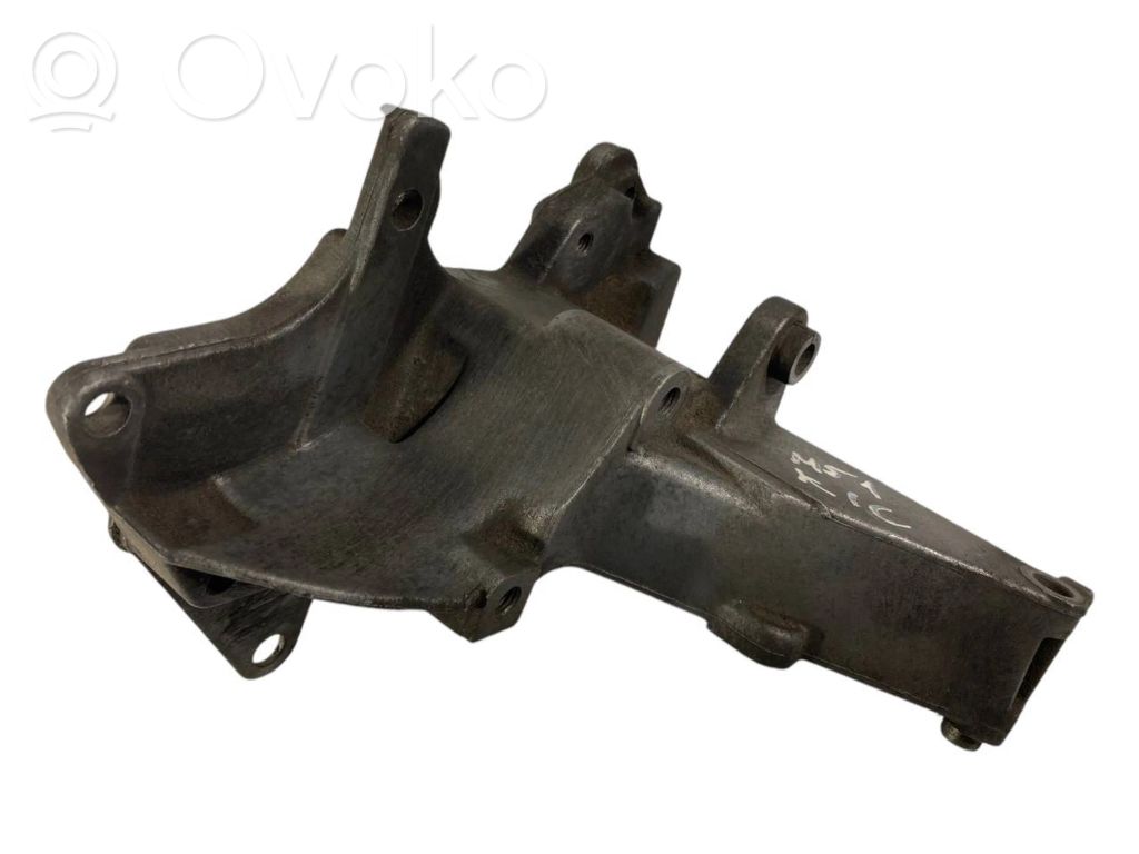 Stūres pastiprinātāja sūkņa stiprinājums