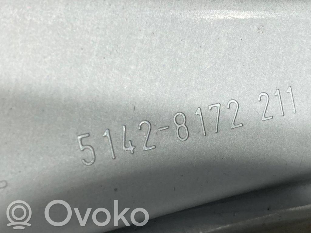 Занавеска на окне сзади