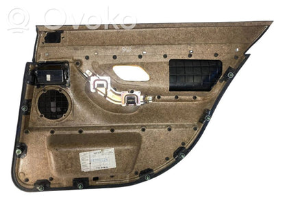 Apšuvums aizmugurējām durvīm