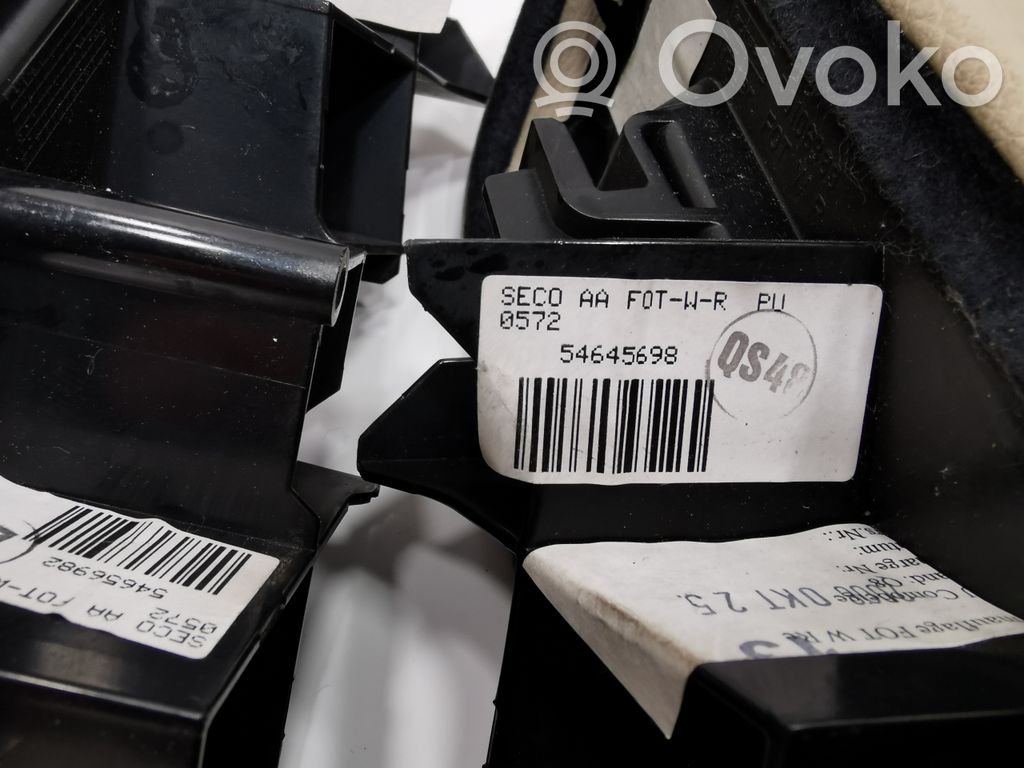 Отсек для хранения вещей на передней двери