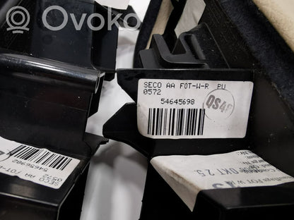 Priekšpusē mantu nodalījums durvīs