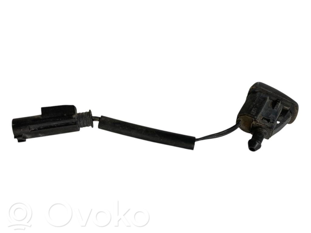 Mazgāšanas šķidruma smidzinātājs (-i) priekšējam logam