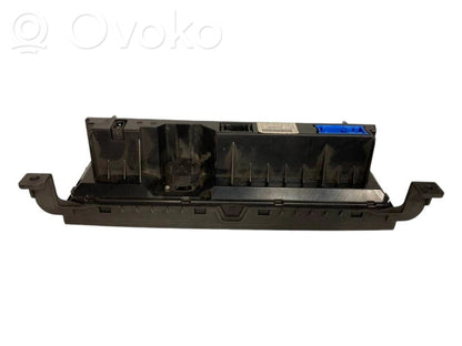 Gaisa kondicioniera / klimata kontroles / salona apsildes vadības bloks (salonā)