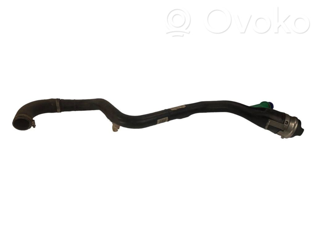 Degvielas tvertnes uzpildes caurule